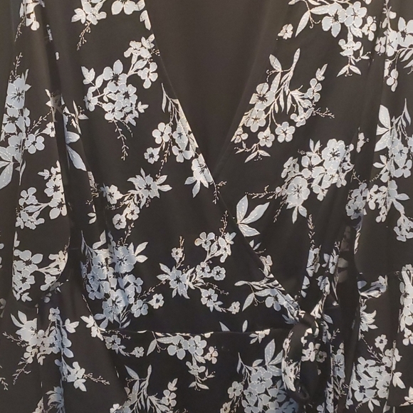 Simply Beautiful Floral  Bell sleeve Dress - Picture 6 of 6